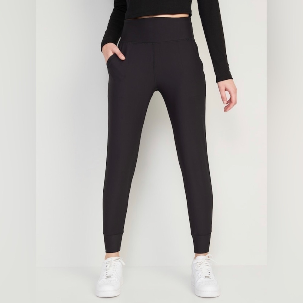 NWT! Old Navy Black High-Waisted PowerSoft 7/8-Length Joggers 🪜 🪕